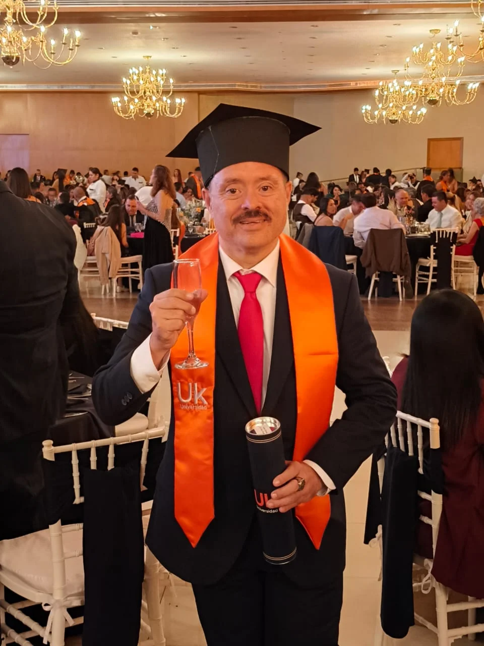 Carlos Enrique De Saro Puebla en su graduación